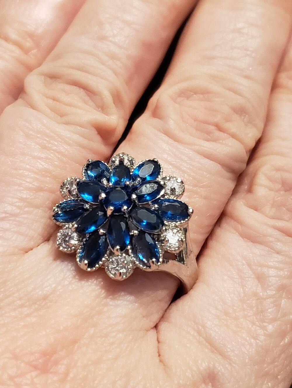 NEW Size 9 Sapphire & Diamond Fashion Ring In Lovely Flower Setting